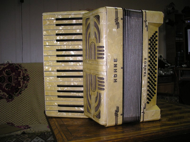 Продам: Раритетный аккордеон HOHNER TANGO II