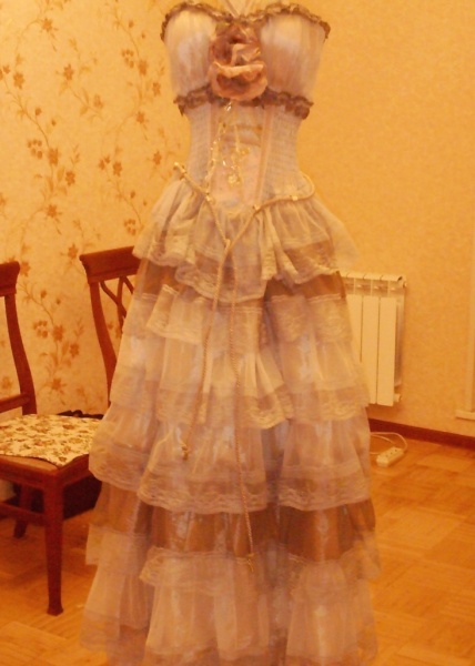 Продам: Эксклюзивное бальное платье из кружев.