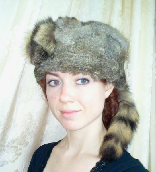 Продам: Натуральная енотовая шапка