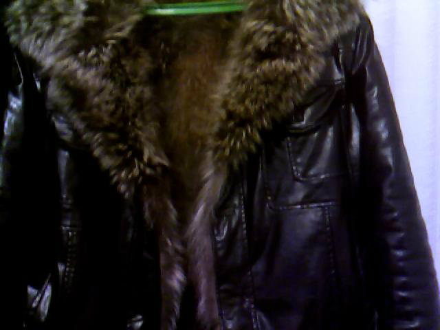 Продам: кожанная куртка с мехом волка
