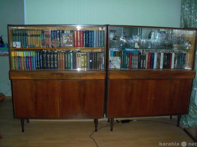 Продам: сервант и книжный шкаф
