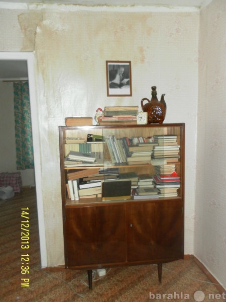 Продам: Сервант, два книжных шкафа, кровать и пл