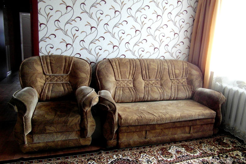 Продам: Раскладной диван и 2 кресла