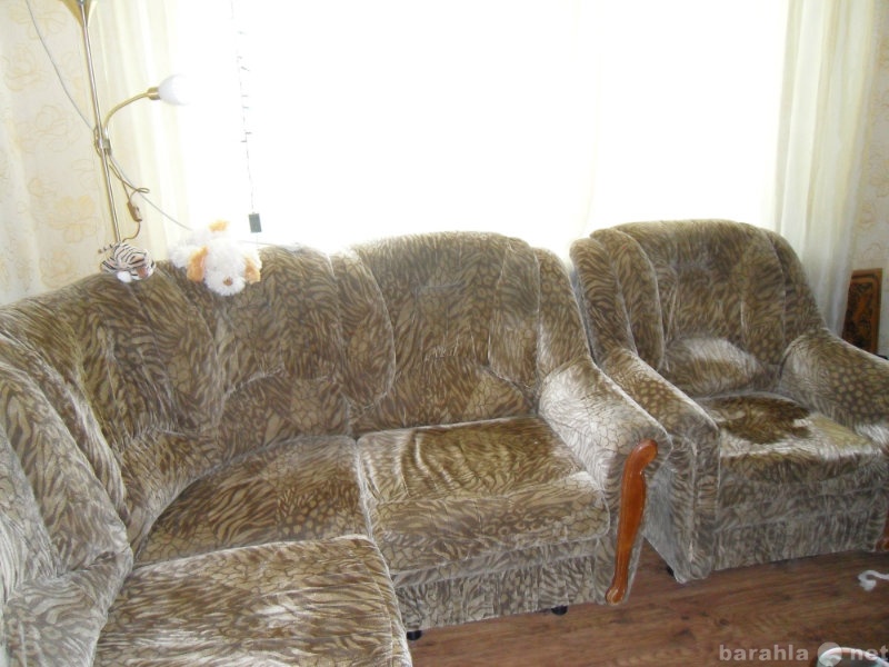 Продам: угловой диван с отдельно стоящим креслом
