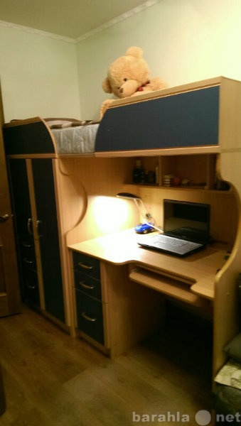 Продам: Кровать с компьютерным столом и шкафом