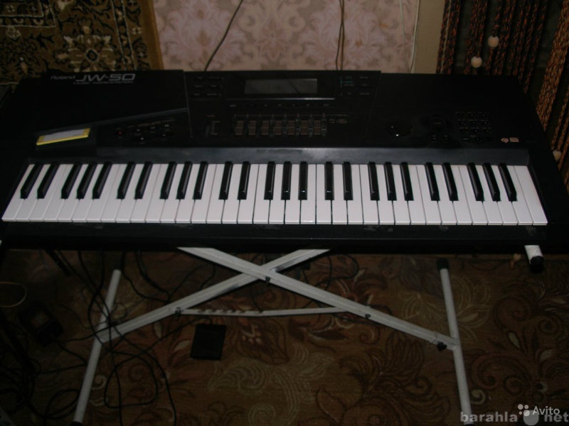 Продам: синтезатор - рабочую станцию roland JW-5