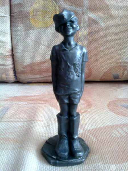 Продам: статуэтка 1969 года Мальчик в пилотке