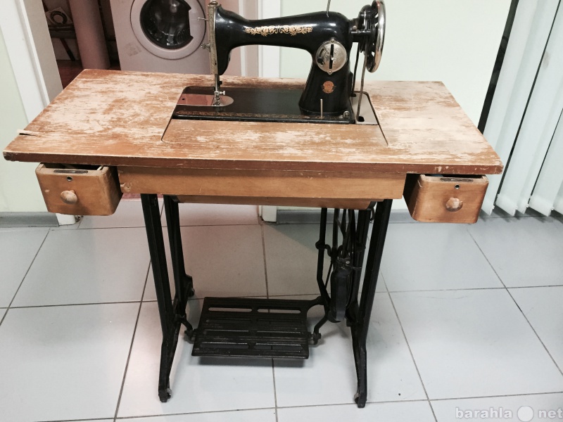 Продам: Швейная машинка 1958 года