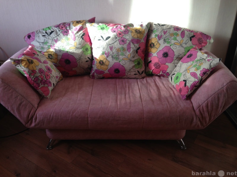 Продам: Розовый диван с ушками