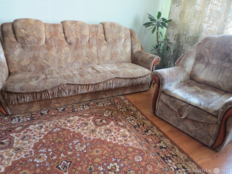 Продам: мягкая мебель: диван и два кресла