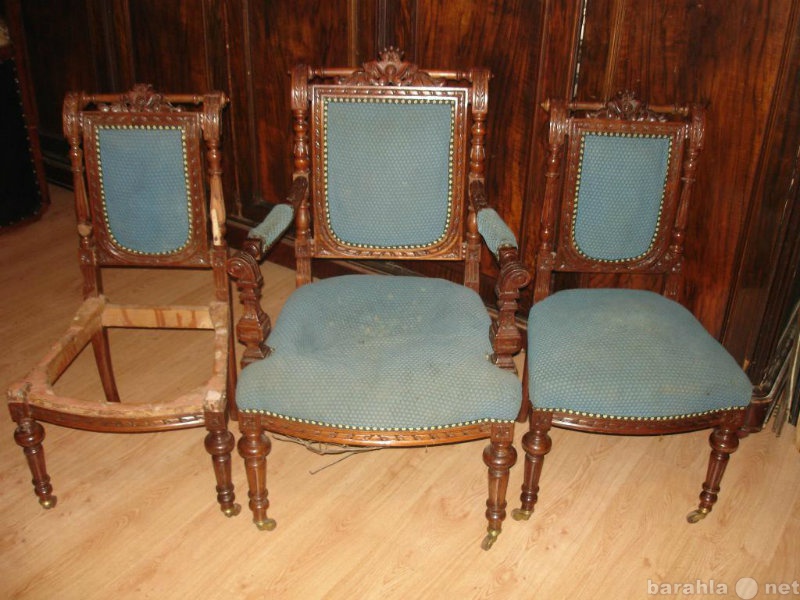 Продам: Резные кресло и пара стульев,орех