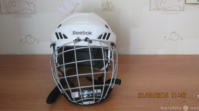 Продам: Шлем хоккейный "REEBOK".