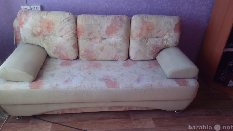 Продам: диван, шкаф.