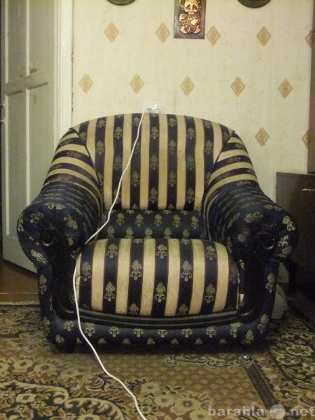 Продам: Два кресла и диван