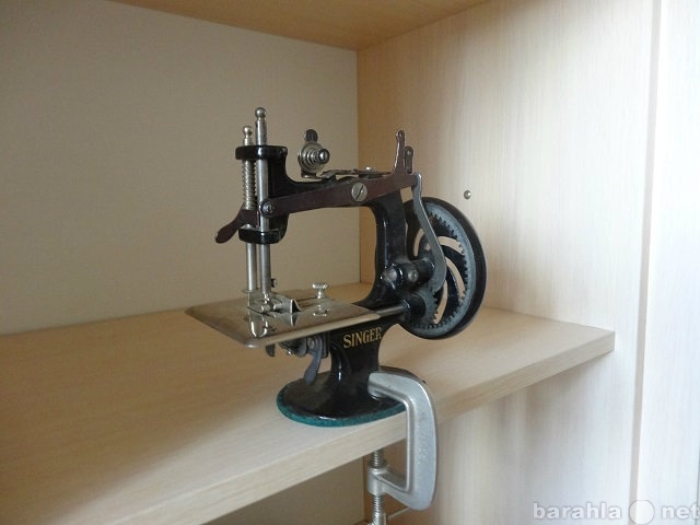 Продам: Швейная мини-машинка Зингер