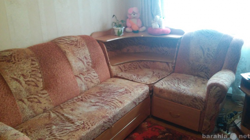 Продам: угловой диван с креслами