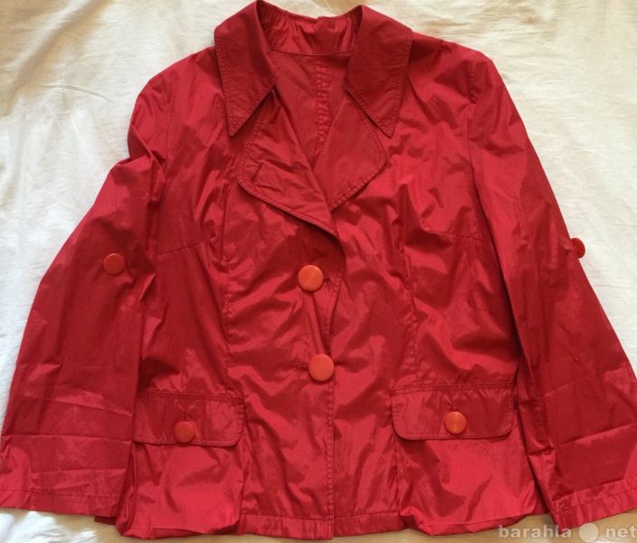 Продам: Куртка ветровка красного цвета.