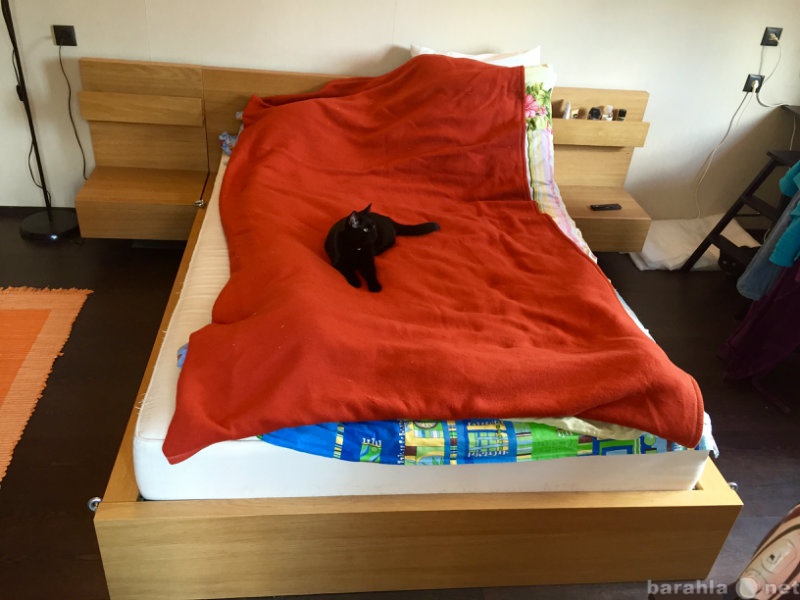 Продам: Кровать двуспальная деревянная