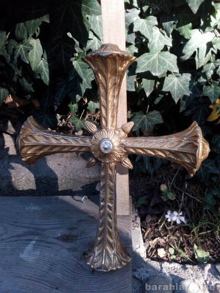 Продам: крест с узорами и камнями позолоченит